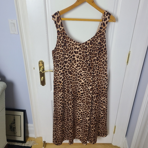 Torrid Leopard Print Skater Dress w Sweetheart Neckline and Pockets Size 2X - Picture 2 of 9